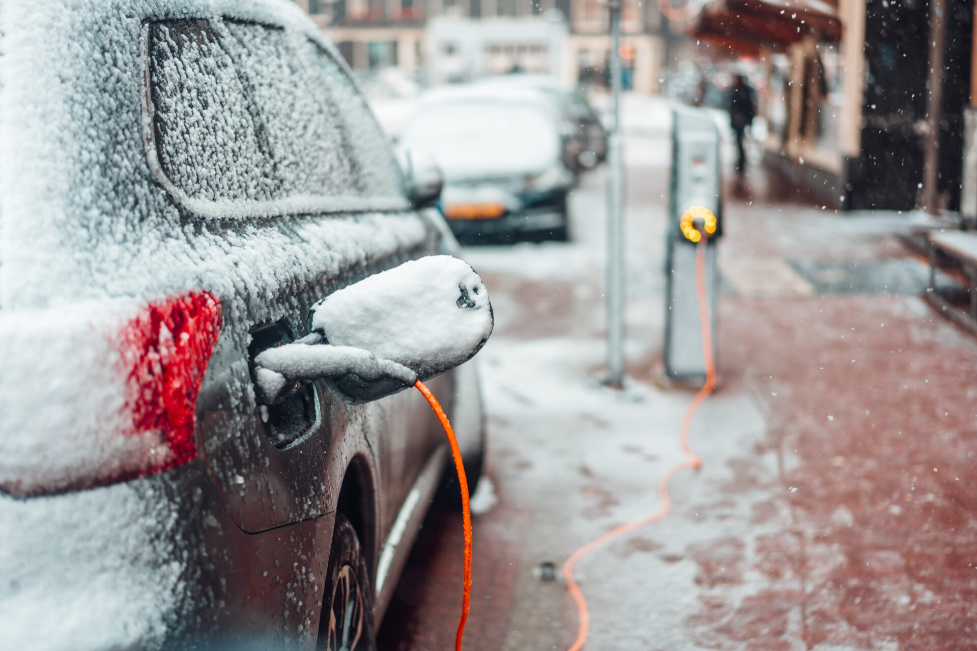 Elektrische auto opladen in de winter