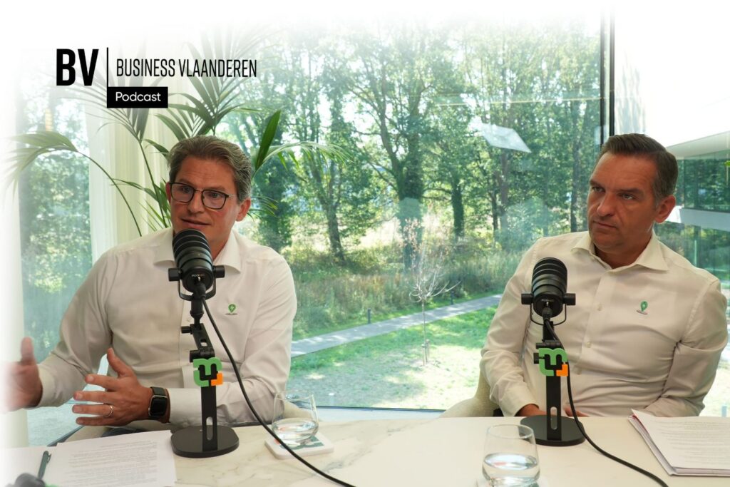 Geert Degroote, CEO van Certipower, en Xavier De Laere, commercieel manager, in de podcast van Business Vlaanderen over laadkosten
